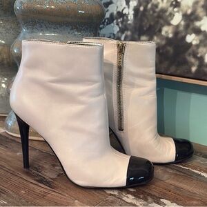 Guess Cream & Black Ankle Boots – 7.5